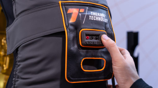 Integrated electronic controller on race motorcycle tyre warmers